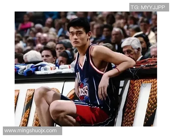 姚明在NBA经典时刻中隔扣大本震撼全场引发球迷热议